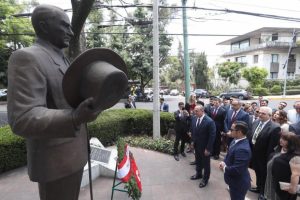 Çavuşoğlu, Meksika'da Türklerle bir araya geldi