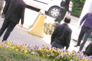 Belediye binasının önünde kendini yakarak yaşamına son verdi