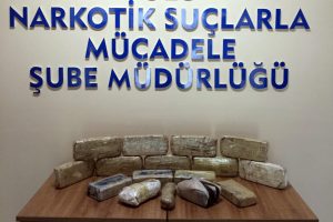 Emekli uzman çavuş ve emlakçı 7 kilo eroinle yakalandı
