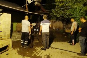 Fren yerine gaza basınca kızını ezdi