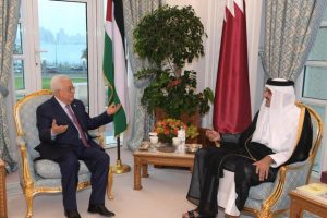 Filistin Devlet Başkanı Abbas Doha'da Katar Emiri ile görüştü