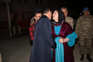 Şehit ailesi makam aracıyla evine bırakıldı