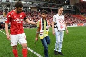 Spartak Moskova, terör saldırısında bacağını kaybeden Kasım'a protez alacak