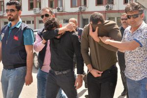 İş adamını halıya sarıp kaçırdılar!