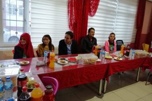 Kaymakam Dundan öğrencilerle iftar açtı