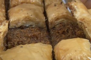 Bursalılar dikkat! Cevizli baklavada ekmek kırıntısı hilesi