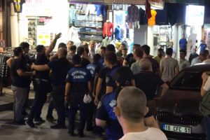 Bursa'da bayram öncesi şehrin merkezinde seyyar satıcıya geçit verilmiyor