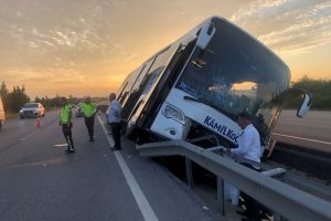 Bursa'da yolcu otobüsü kaza yaptı: 40 yolcu ölümden döndü 