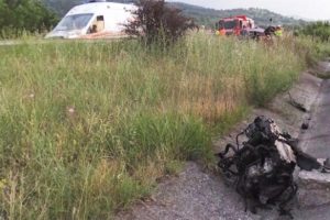 İbre 150 km'de kaldı... Aracın motoru 10 metre ileriye uçtu