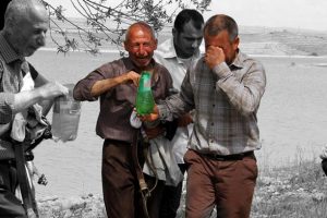 Oğlunun eşyalarını gözyaşları içinde aldı