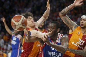 Anadolu Efes finale yükseldi