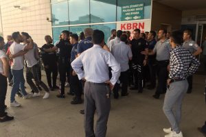 Bursa'da sokakta başlayan kavga, hastanede devam etti