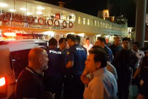 Vapurda havaya ateş açan şüpheli gözaltına alındı