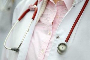 Çocukları alternatif tıptan ölen aileye ve öneride bulunan doktora dava