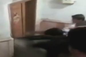 Polisin tekmesi hayat kurtardı!