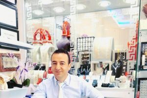Danimarkalı çifte sahte altın satan kuyumcu tutuklandı