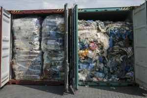 Malezya kaçak getirilen 7 bin 420 ton plastik atığı daha iade edecek