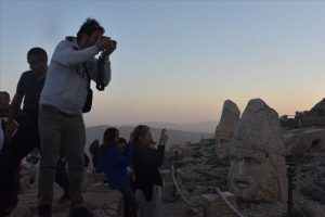 Nemrut Dağı bayramda konuklarını ağırladı