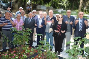 Erol Simavi mezarı başında anıldı