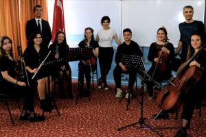 Lise öğrencileri çalacak üniversiteli gurbetçiler söyleyecek