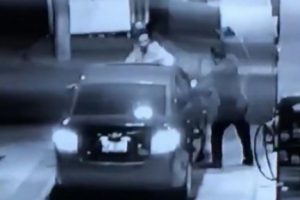 Hırsızı akaryakıt pompasıyla ile kovaladı