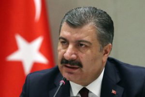 Bakan Fahrettin Koca, Nuri Pakdil'i hastanede ziyaret etti