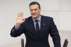 Alpay Özalan: Milli maç için İzlanda'ya gidiyorum