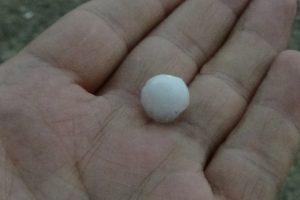 Yüksekova'da misket büyüklüğünden dolu yağdı