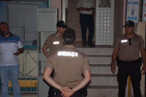 Cinnet getiren baba 2 kızı av tüfeğiyle vurdu
