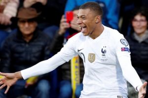 20 yaşındaki Mbappe kariyerinin 100. golünü kaydetti