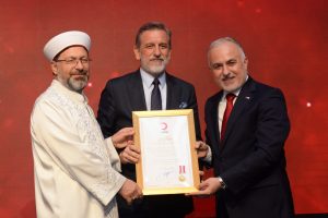 Bursa Ticaret ve Sanayi Odası'na Türk Kızılayı'ndan altın madalya