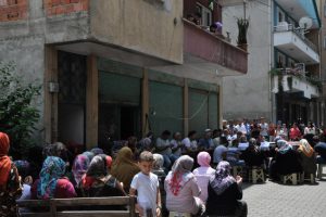 Balkondan düşen minik Nehir, gözyaşlarıyla toprağa verildi