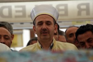 Müftü, gözyaşları içinde kızının cenaze namazını kıldırdı