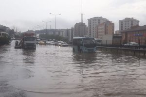 Anaokulunda çocuklar mahsur kaldı