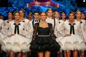 Bar Refaeli, Dosso Dossi podyumunda