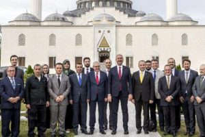 Adalet Bakanı Gül, Amerika Diyanet Merkezi'ni ziyaret etti