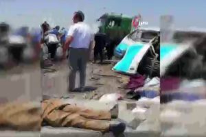 Mısır'da 2 minibüs çarpıştı: 14 ölü, 8 yaralı