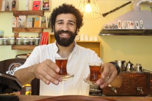 Bursa'daki bu kafede siparişler işaret diliyle alınıyor