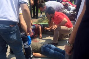 Bursa'da motosikletliler ambulansa çarptı: 1'i ağır 2 yaralı