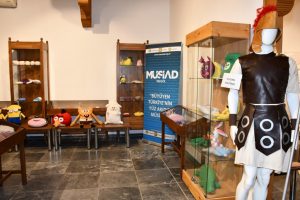 Bursa'da geri dönüşüm malzemeleri çocuklara oyuncak oldu