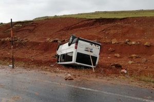 Sivas'ta minibüs devrildi: Çok sayıda yaralı var