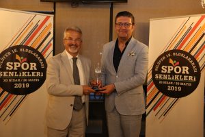 Bursa Spor Şenlikleri emekçilerine teşekkür plaketi
