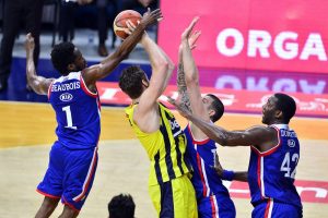 Basketbol final serisinde sıra 4. maçta