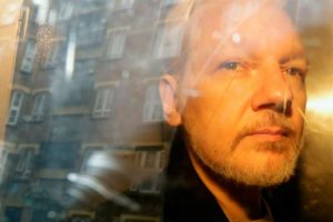 Assange'ın ABD'ye iade davası 2020'ye ertelendi