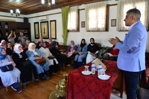 Bursa'da AK Partili kadınlardan aileyi güçlendiren seminer