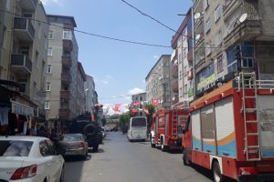 Gri listede aranan terörist dergi baskınında yakalandı