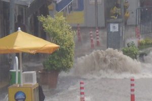 Dolu ve yağış kenti vurdu