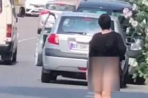 Sokak ortasında iç çamaşırıyla yürüyen kadına tepki