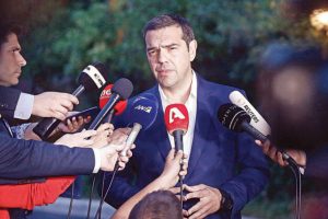 Çipras'a 'seçim şovu' eleştirisi
