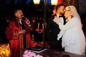 Zerrin Özer'in eşi hakkında flaş iddia: Adnan Oktar'ın müridi